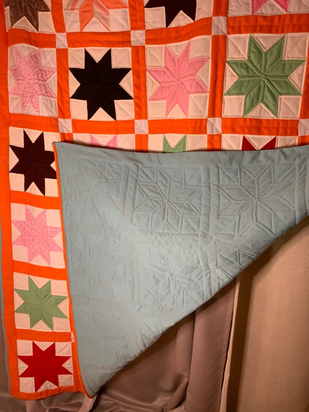 Star-Pattern Quilt - Picture 4 of 7